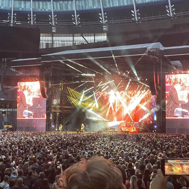 Guns N' Roses live in concert